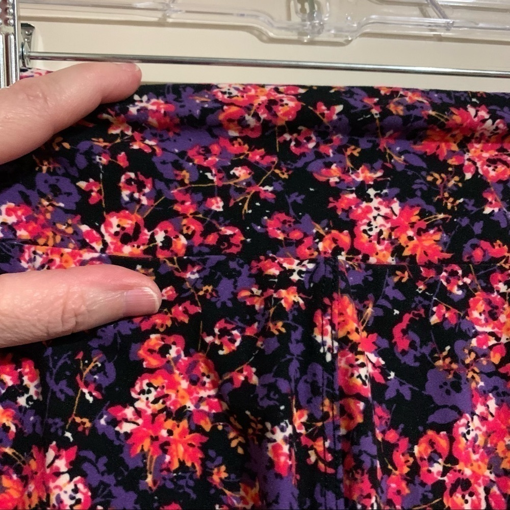 LuLaRoe Soft Knit Casual Purple Multicolor Floral Print Leggings. One Size - Picture 8 of 10